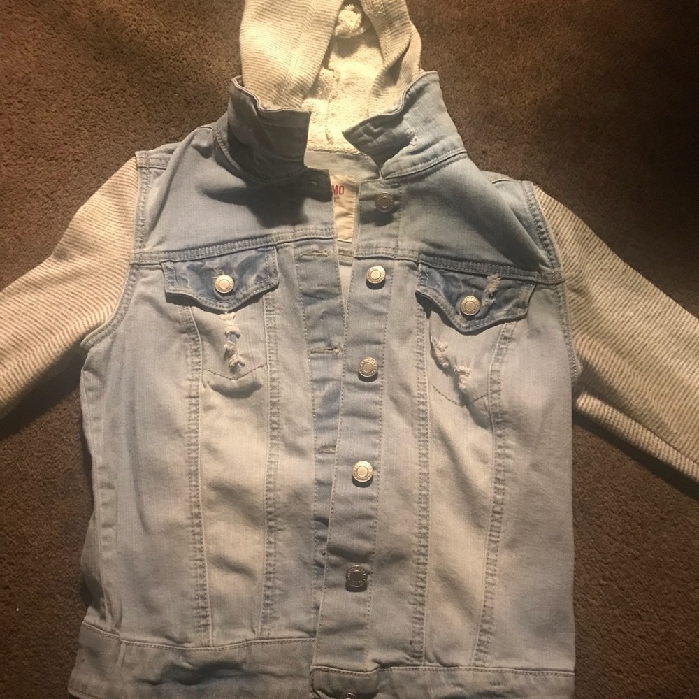Light jean jacket with hoodie